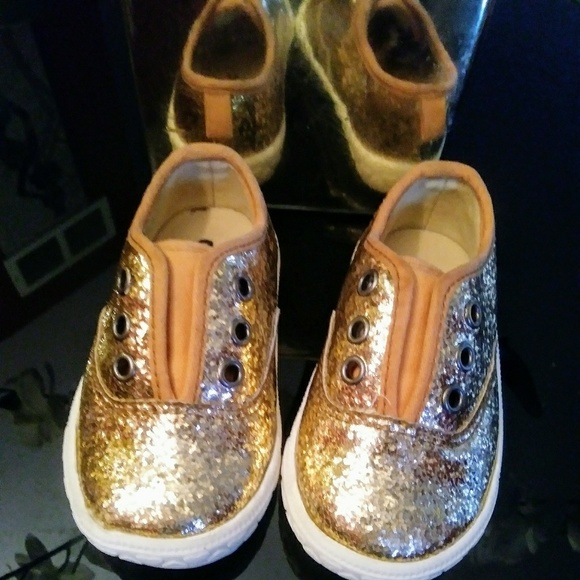 little girl gold tennis shoes